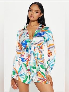 Fashion Nova White Multicolor Tie-Front Button Down Top